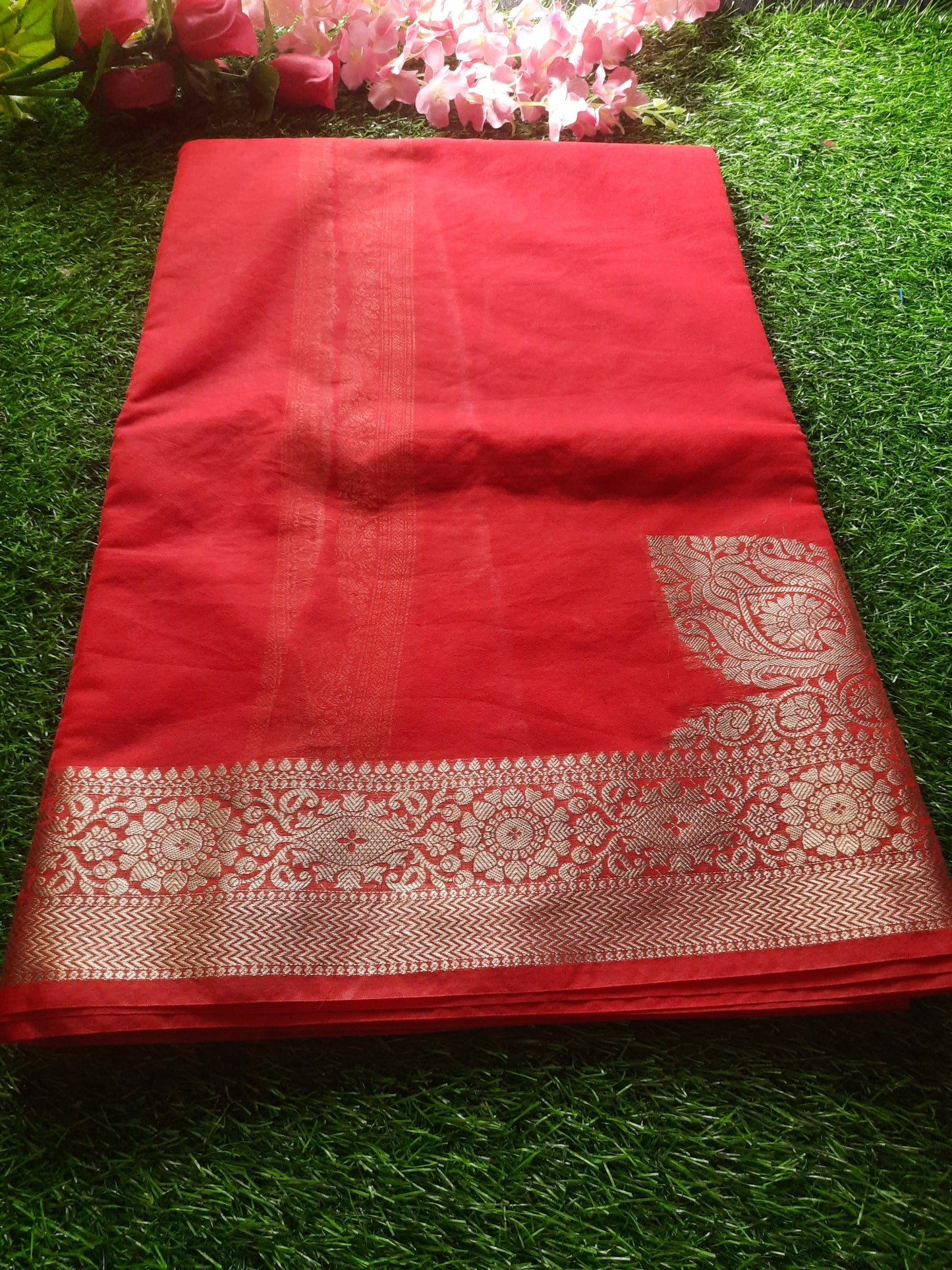 Banarasi art silk saree – Red and silver, pallu corner with conia design