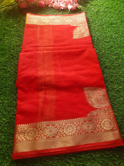 Banarasi art silk saree – Red and silver, pallu corner with conia design