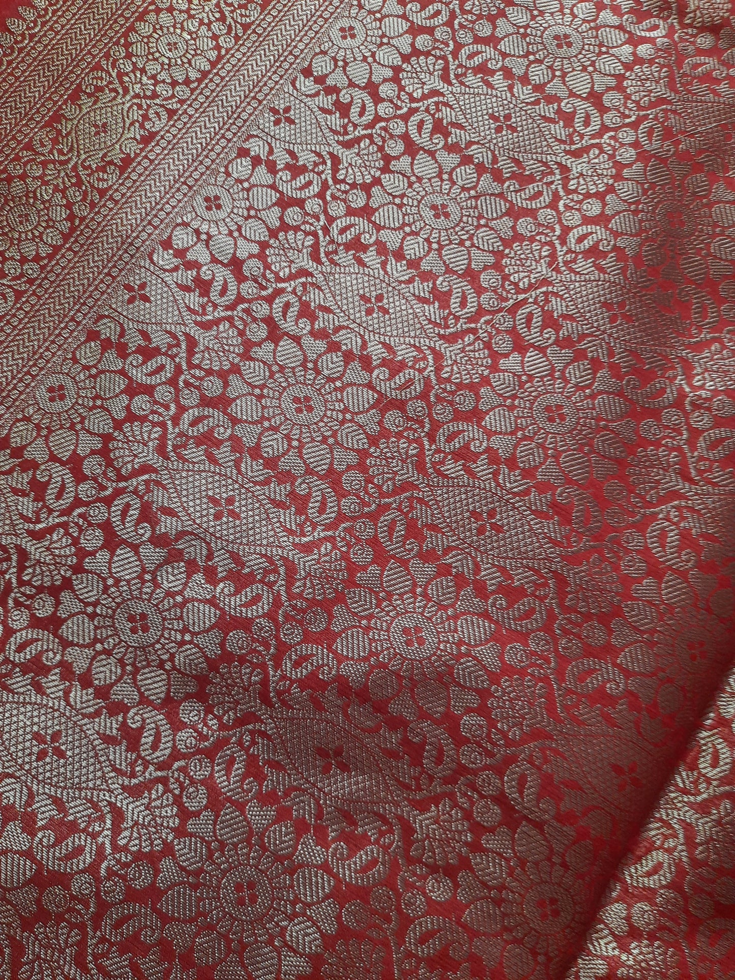 Banarasi art silk saree – Red and silver, pallu corner with conia design