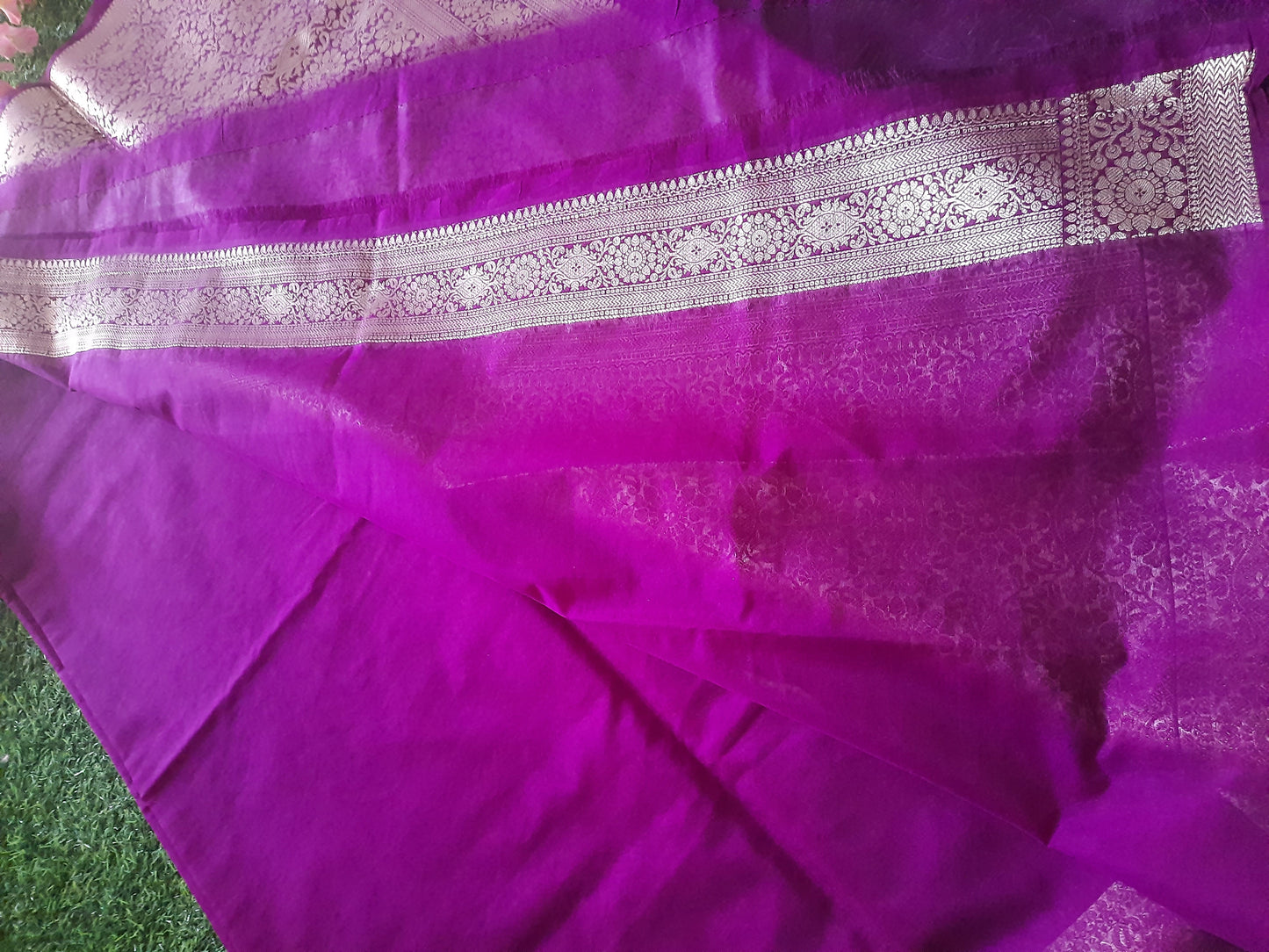 Banarasi art silk saree – Majenta and silver, pallu corner with conia design