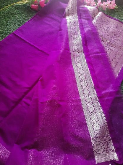 Banarasi art silk saree – Majenta and silver, pallu corner with conia design